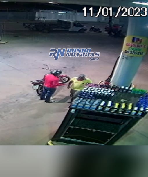 Criminoso enche tanque de moto  e assalta frentista na capital - VÍDEO