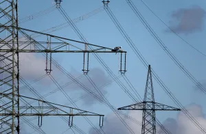 Após ataques a torres de transmissão, ministério anuncia reforço de segurança com drones
