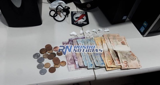 Após denúncia, PM prende um adulto e apreende dois menores traficando droga