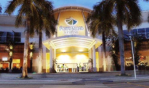 Jovem enche sacola em loja do shopping e sai correndo, mas é detido por seguranças