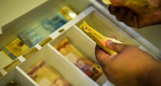 Veja 5 dicas para organizar as finanças e começar a investir em 2023
