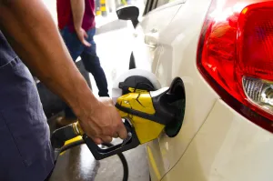 Petrobras anuncia alta de 7,46% em preços de venda da gasolina a distribuidoras
