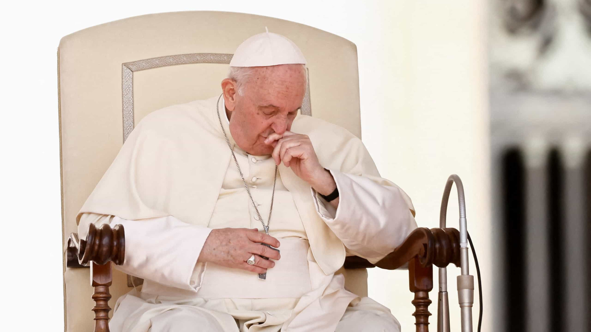 Homossexualidade não é crime, mas é pecado, diz papa Francisco em entrevista 
