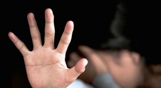 Mulher flagra marido no "bem bom" com a amante e ainda leva surra