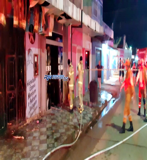 Incêndio destrói duas barbearias e escritório de advocacia em Porto Velho 