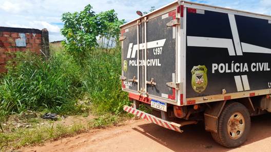 Mulher encontra o marido morto na varanda de casa, em Porto Velho