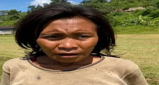 Mãe Yanomami implora comida para o filho: 'Não sei se ele vai aguentar vivo'