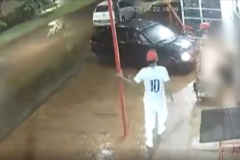 Jovem atropela padrasto duas vezes após descobrir que ele bateu na mãe dela