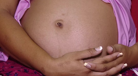 Mulher grávida é agredida por companheiro no meio da rua em Porto Velho