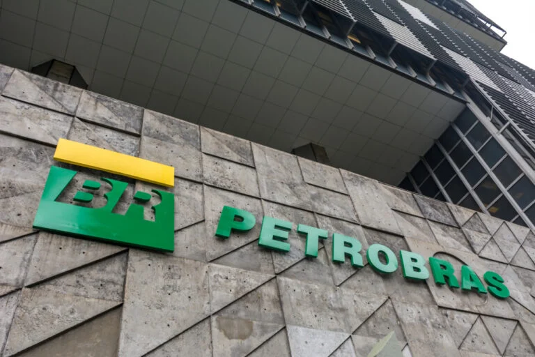 Petrobras aumenta o valor da querosene de aviação em 17%, passagens devem subir
