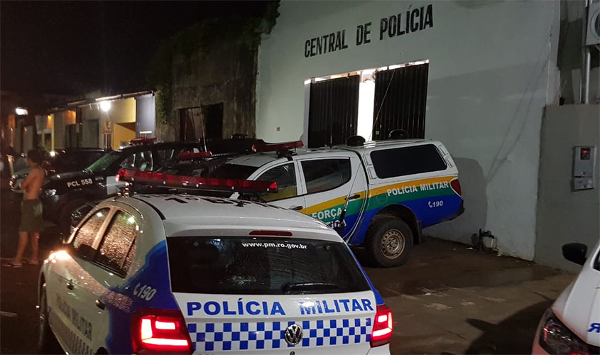 Dupla que havia acabado de roubar motocicleta é presa pela PM