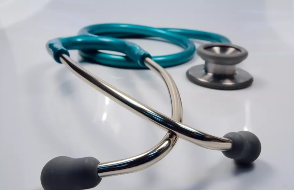 Brasil tem 545,4 mil médicos; mais da metade está concentrada somente nas capitais
