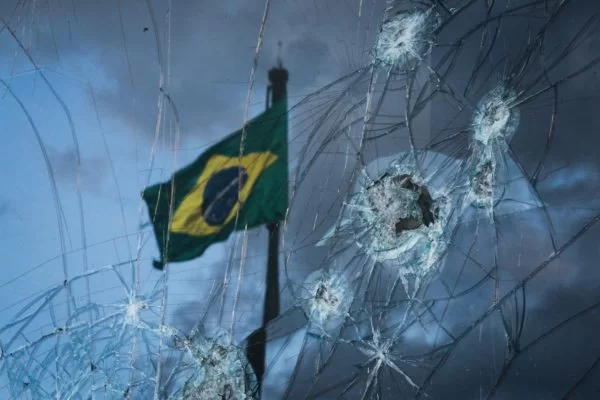 Um mês após ato golpista, Brasil ainda contabiliza prejuízos e segue à caça de financiadores
