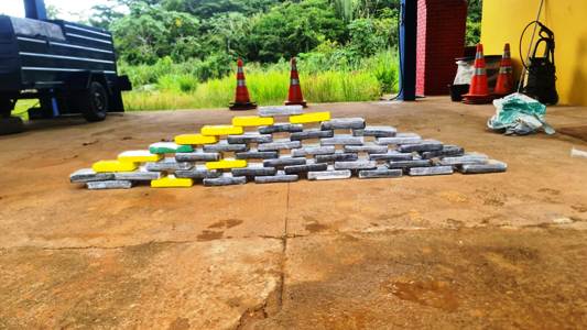 Cabo do Corpo de Bombeiros é preso pela PRF na BR-364, levando 47 quilos de cocaína