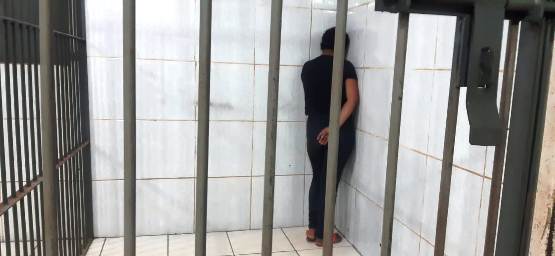 Mulher é presa em flagrante furtando roupas na loja Havan, em Porto Velho