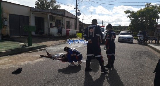Homem é morto com tiros na cabeça no meio da rua na zona sul 