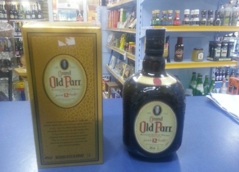 Homem é flagrado furtando garrafa de whisky em supermercado da capital 