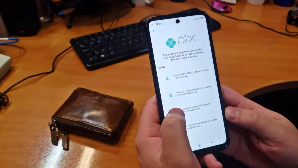 Novo golpe do Pix tem invasão fake de conta bancária, acesso a dados sigilosos e até música