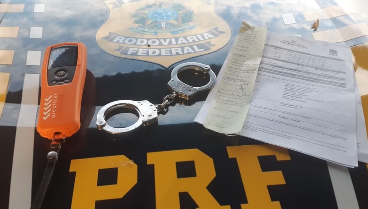 Polícia Rodoviária Federal detém motoristas por embriaguez ao volante
