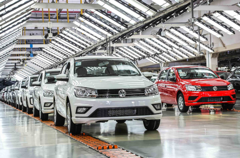 Volkswagen anuncia paralisação da produção em 3 fábricas com milhares de funcionários 
