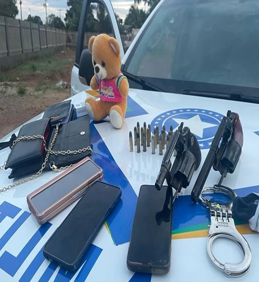 Bandidos fazem 'roleta russa' com empresário durante roubo em residência na capital
