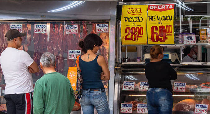Carnes nobres ficam 10% mais baratas em um ano, mas queda não atinge cortes do churrasco
