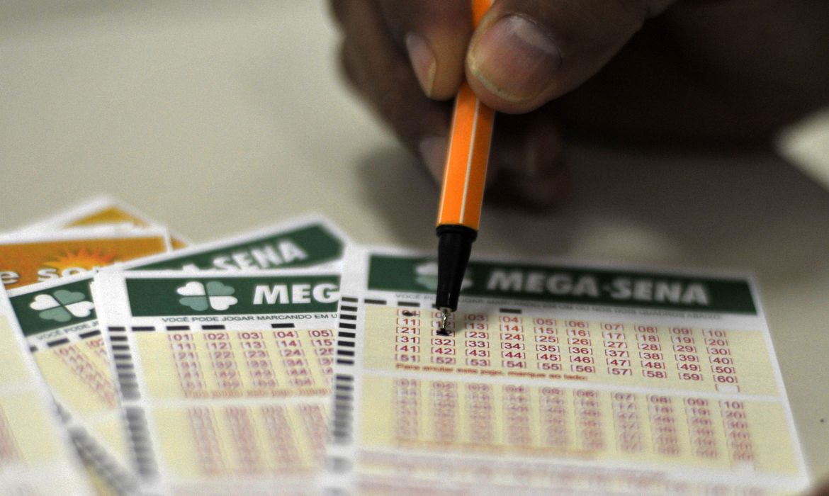 Mega-Sena deve pagar neste sábado (18) prêmio de R$ 3 milhões

