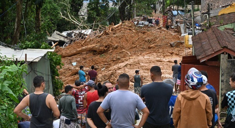 Após chuva recorde, litoral norte registra 36 mortos e mais de 1.730 desalojados
