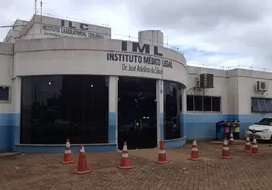 Homem é encontrado morto por familiares em quarto de residência 