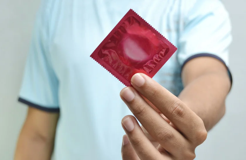 Anvisa suspende venda de lotes de preservativos após falha nos produtos; veja quais 
