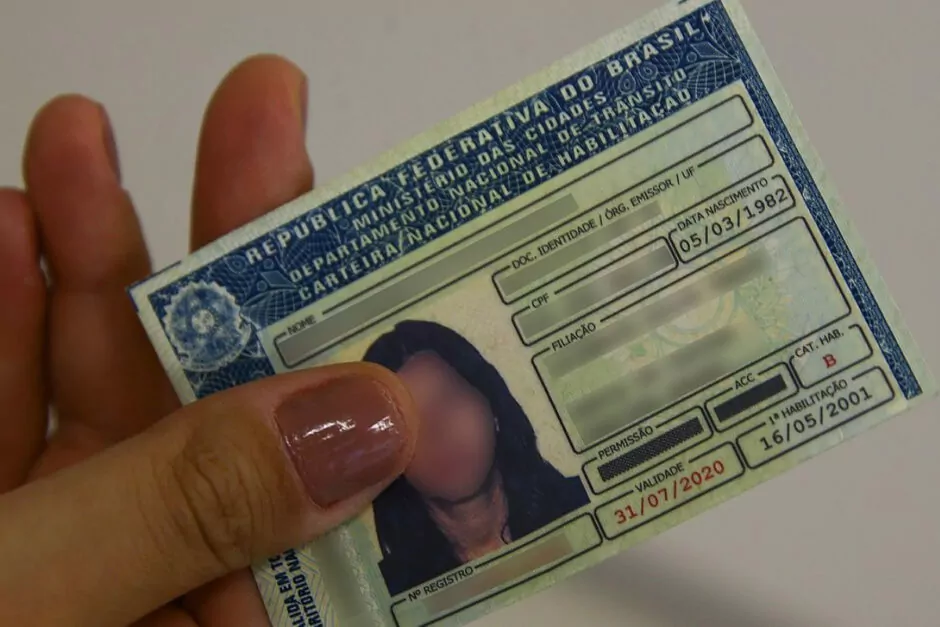 Juiz do interior de SP suspende CNH de mulher com dívida, após decisão polêmica do STF