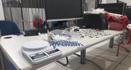  Polícia Militar prende traficante com droga e balança de precisão na capital