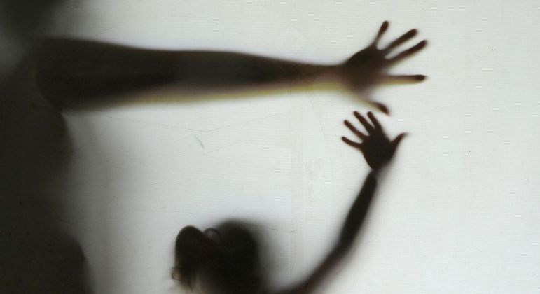 Brasil registra mais de 50 mil casos de violência contra mulher por dia em 2022
