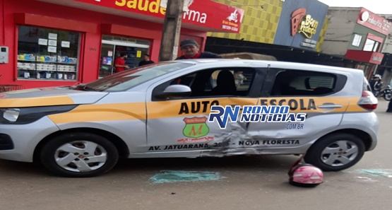 Acidente com carro de autoescola  deixa motociclista gravemente ferida
