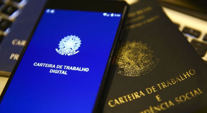 
Brasil bate recorde e tem quase 13 milhões de trabalhadores sem carteira
