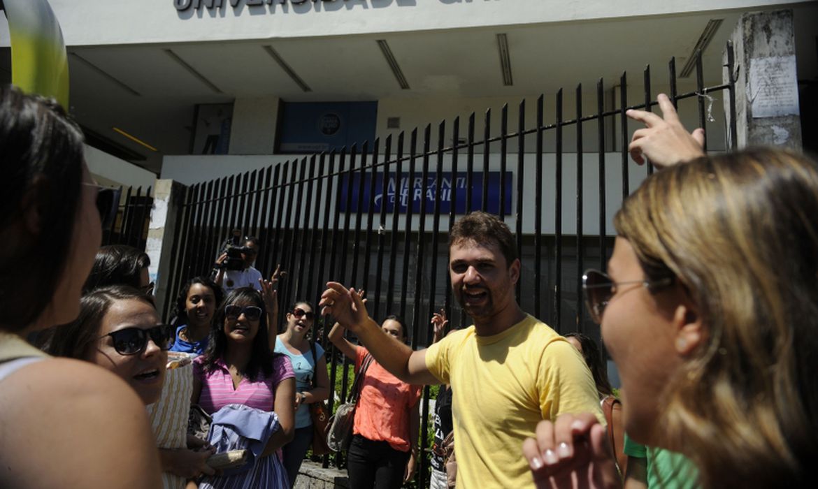 Estudantes podem se inscrever no Fies a partir desta terça-feira
