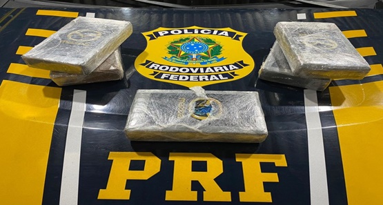 PRF prende dois homens que levavam drogas em ônibus de Porto Velho para Brasília 