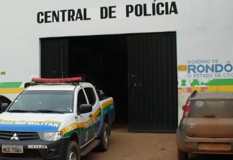 Revoltado por não receber primeiro pedaço do bolo, marido agride esposa