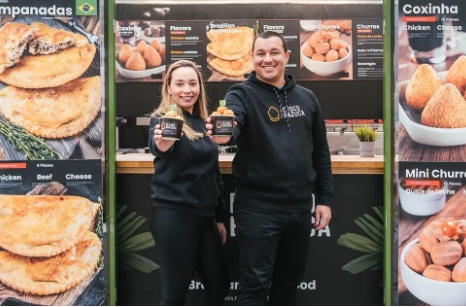 
Brasileiros que vendem coxinha nos EUA faturam R$ 10 milhões em 2022
