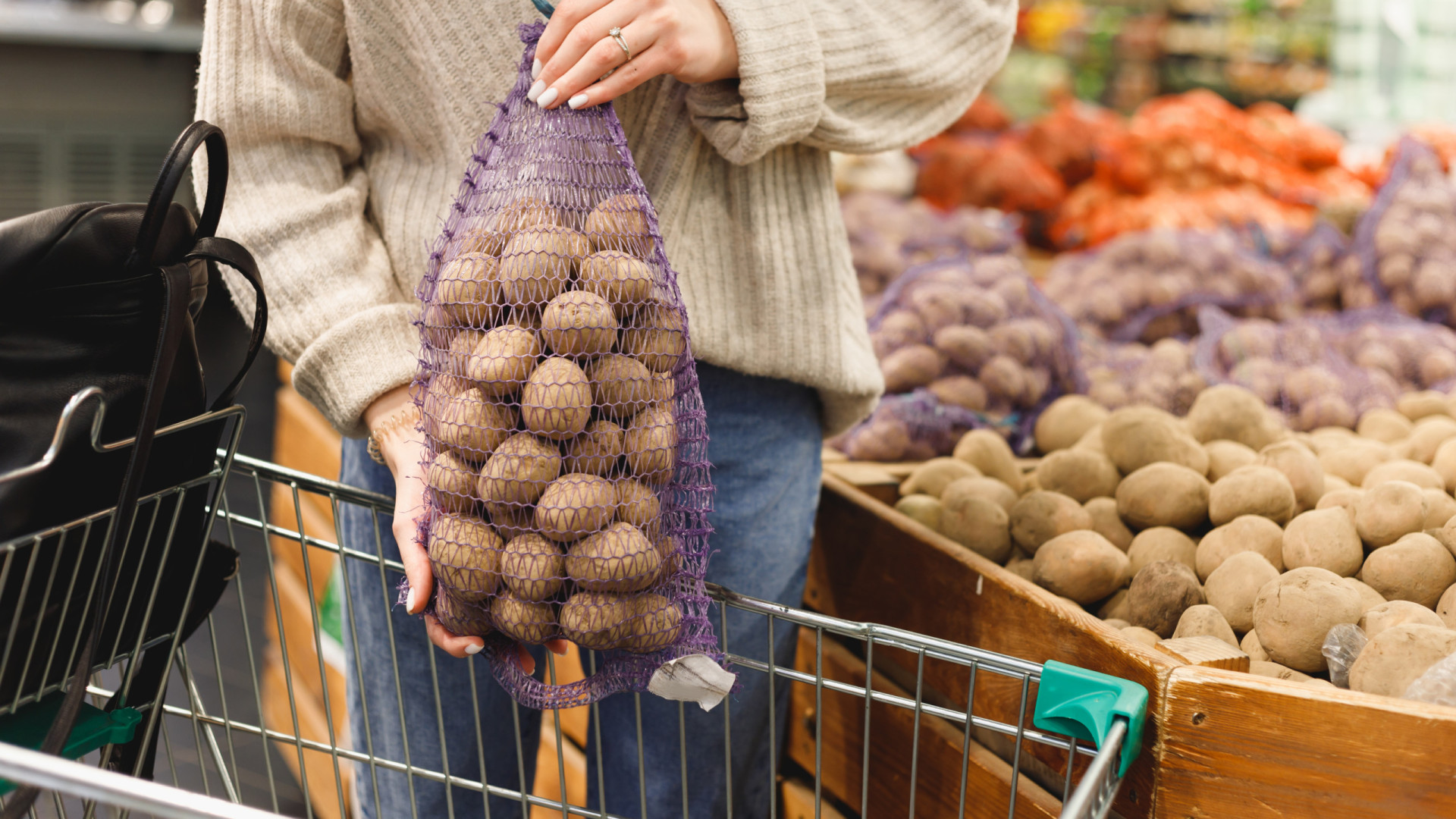 Preços da batata, cebola e tomate têm queda no atacado em fevereiro, diz Conab
