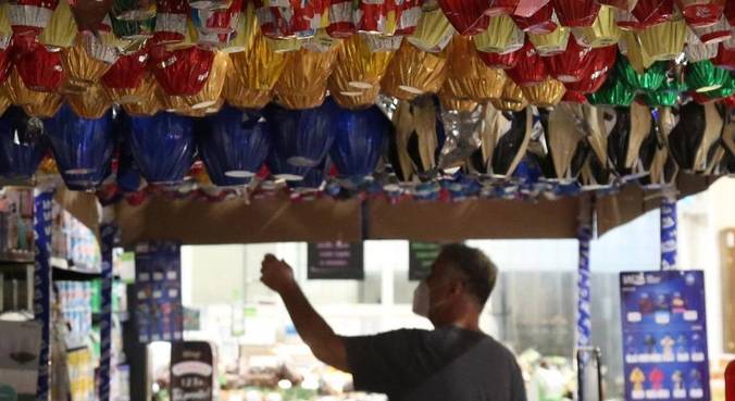 Preços altos devem esfriar as vendas na Páscoa deste ano, segundo CNC
