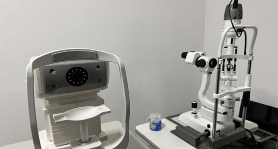 Cremero flagra falso médico realizando exames de oftalmologia
