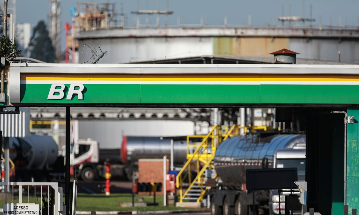 Preço do diesel cai R$ 0,18 nas distribuidoras, nesta quinta-feira, 23
