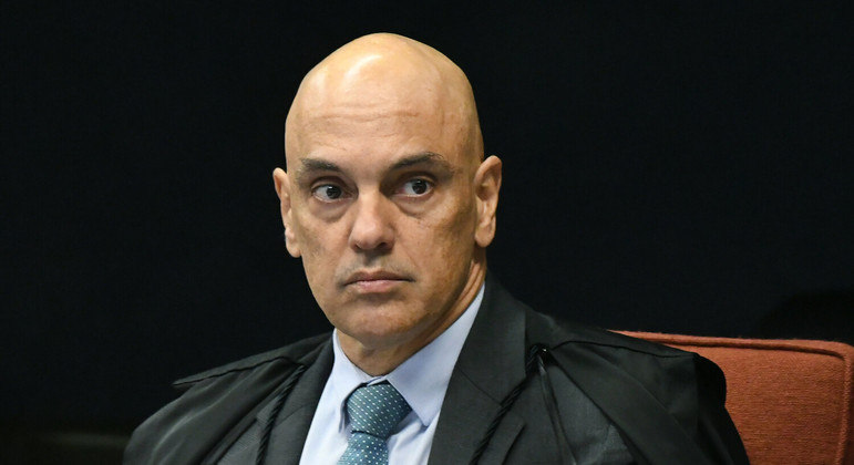 Moraes desbloqueia contas de 14 investigados por atos extremistas após eleições
