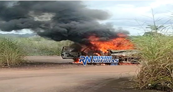 Bandidos invadem pista do Aeroblube saqueiam aeronave e tocam fogo em carro VÍDEO
