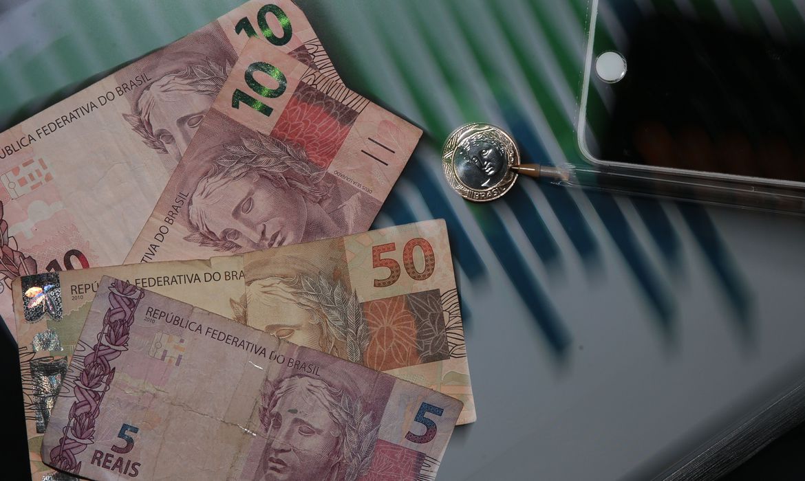 Quase 4,8 milhões de pessoas resgataram dinheiro esquecido em bancos
