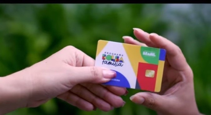 Pagamento extra do Bolsa Família para adolescentes e gestantes começa em junho
