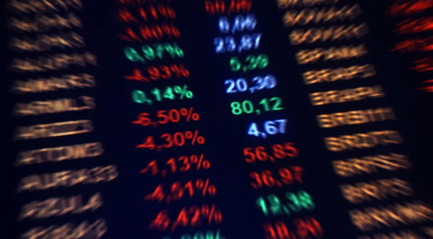 Ibovespa sobe mais de 3% e dólar cai com atenção à regra fiscal e novo IPCA
