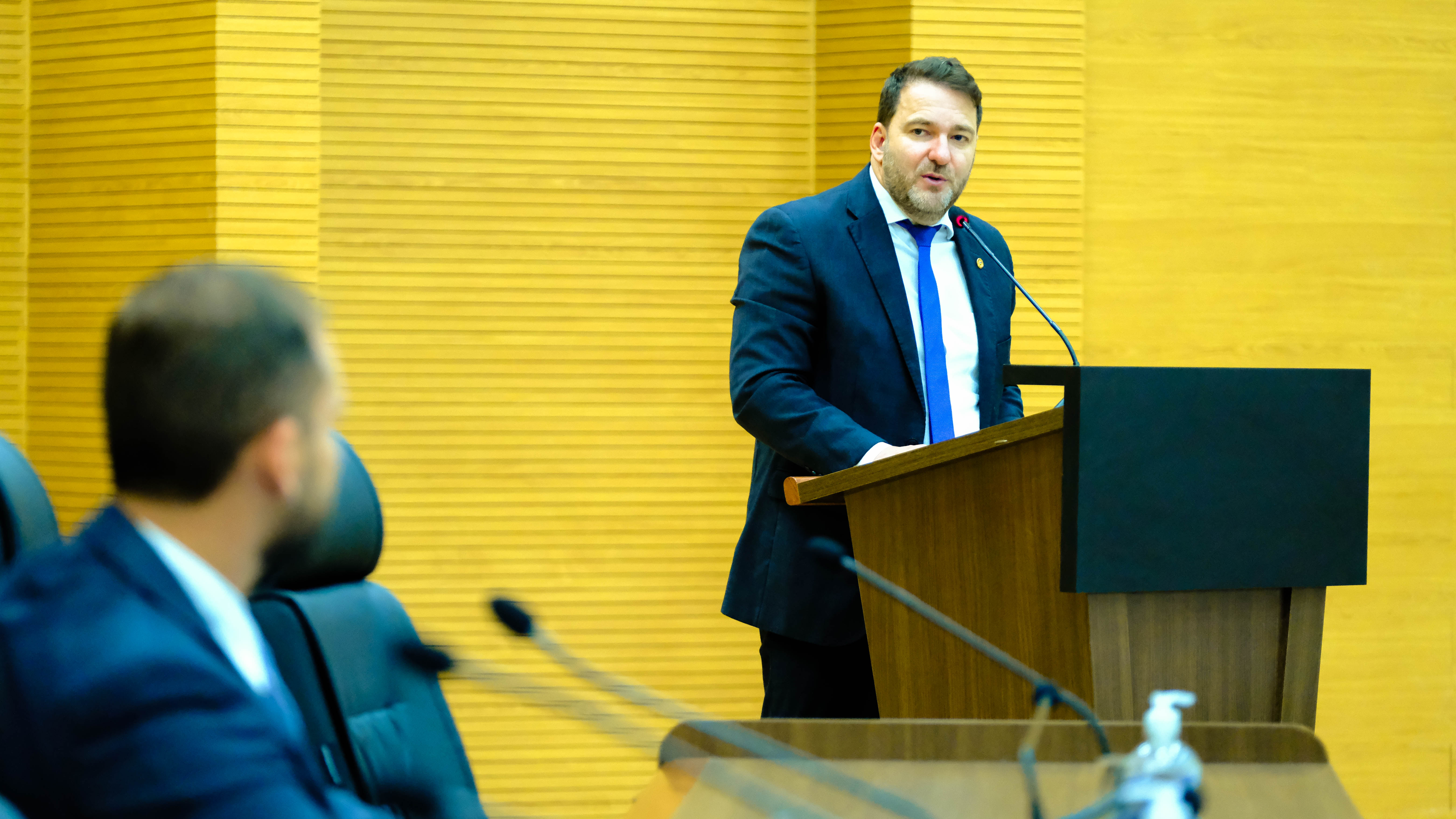 Deputado Alex Redano manifesta preocupação quanto a segurança em escolas públicas
