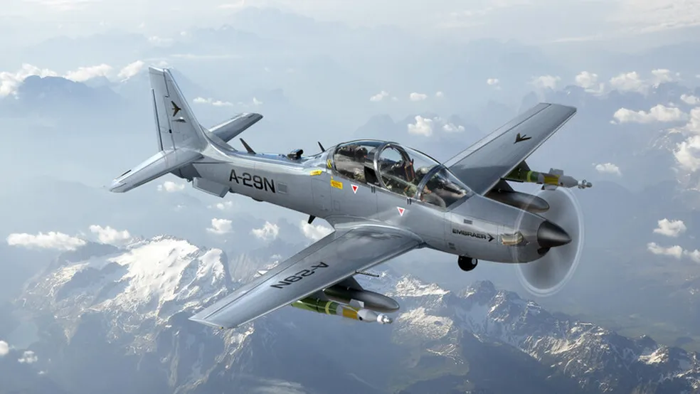 Embraer lança nova versão do caça Super Tucano para atender forças aéreas da Europa
